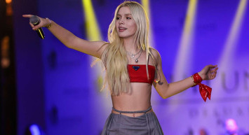 Aleyna Tilki bikinili pozlarını sahilde değil arabada sergiledi, Instagram coştu!