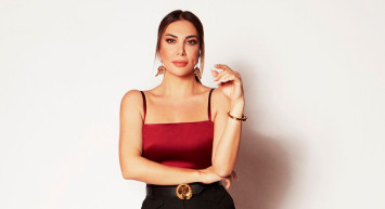 Aleyna Tilki'ye bir darbe de Ebru Yaşar'dan geldi! Ünlü şarkıcı meslektaşına yaptığı yorumlarla tartışmanın fitilini ateşledi