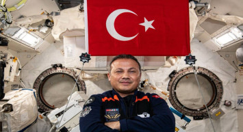 Alper Gezeravcı Bakan Kacır’ın ricasını geri çevirmedi: TEKNOFEST de uzaya çıktı