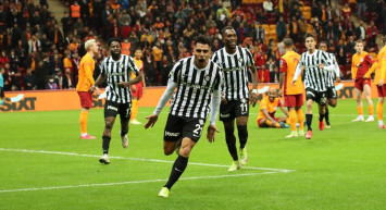 Altay'dan alacaklarını alamayan Cesar Pinares sözleşmesini feshederek takımdan ayrıldı! Yıldız isim ayrılığı sosyal medya hesabından açıkladı