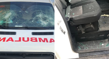 Ambulansın camlarını kürekle parçaladı: Hamile sağlık çalışanı yaralandı