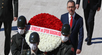 Anıtkabir'de bayram coşkusu! Gençlik ve Spor Bakanı Anıtkabir'de gerçekleştirilen törene katıldı!