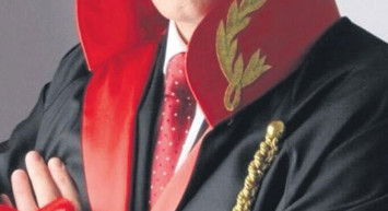 Ankara Adliyesi'nde skandal olay: Polis eşinden boşanmak için sahte kimliğiyle adliyeye girmeye çabaladı