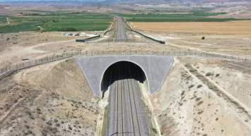 Ankara-Eskişehir Yüksek Hızlı Tren (YHT) Hattı'nda Bulunan Özellikle Dünyada Bir İlk Oldu