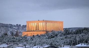 Ankara Valiliği: Zorunlu olmadıkça trafiğe çıkmayın