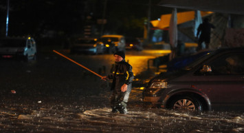Ankara'da şiddetli sağanak! Vatandaşların mağduriyeti kameralara yansıdı