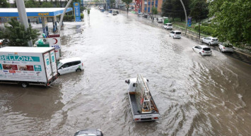 Ankara’ya bir türlü yaz gelmedi: Başkentte sokaklar göle döndü