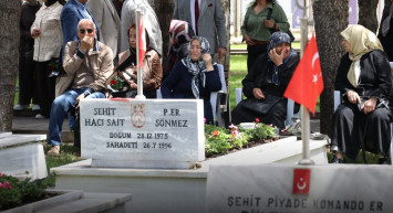 Anneler Günü’nde Hüzünlü Ziyaret: Şehit Anneleri Kabir Başında Dua Etti