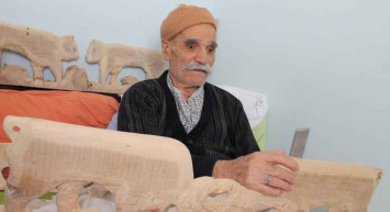 Annesinin ölümünün ardından ağlamaktan gözleri kör olan Tevhik Celep: Ellerim benim gözlerim oldu!