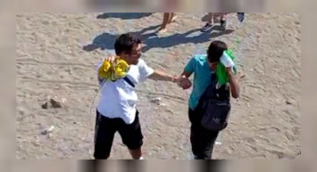 Antalya halk plajında soyunma kabindeki kadınları fotoğraflayan mülteci