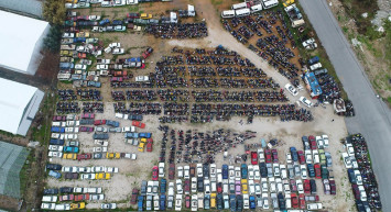 Antalya'da araba mezarlığı! Binlerce araç çürüyor