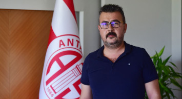 Antalyaspor Başkanı Aziz Çetin'in Galatasaray başkan adayı Metin Öztürk'e yaptığı şımarık kız çocuğu benzetmesi büyük ses getirdi!