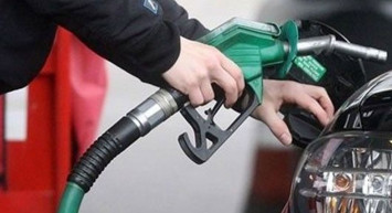 Araç sahipleri dikkat! Akaryakıt fiyatlarında beklenen indirim geldi: Motorin fiyatları düşürüldü!