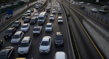 Araç sahiplerini ilgilendiriyor: Ulusal Taşıt Tanıma Sistemi için erteleme kararı