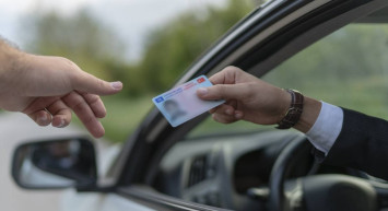 Araç sürücüleri için önemli haber: Ehliyet yenileme süresi uzatıldı