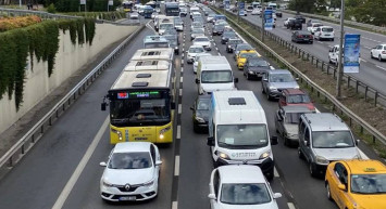 Araç sürücülerini ilgilendiriyor: O bölgede yağmur nedeniyle yoğunluk arttı