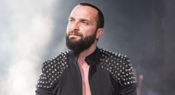 Arda Turan'la yaşadığı kavga nedeniyle çok konuşulan ünlü şarkıcı Berkay'ın bir kavgaya daha karışarak hastanelik olduğu iddia edildi