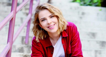 Arka Sokaklar Selin öldü mü, diziden ayrılıyor mu? Arka Sokaklar Oya Akar diziye veda mı ediyor?