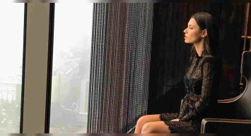 Arka Sokaklar'ın Zeliş'i Yüsra Geyik'in paylaştığı bikinili pozlarına binlerce yorum ve beğeni yağdı!