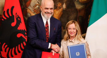 Arnavutluk ve İtalya arasında göçmen krizine karşı iş birliği!