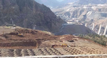 Artvin’de Yusufeli Barajı Çalışmaları Devam Ediyor: Belediye Mezarlarınızı Taşıyın Anonsu Yaptı