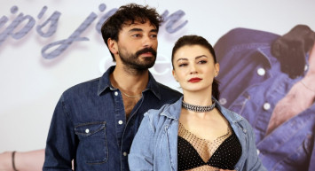 Aşk dedikodularını daha önce yalanlamışlardı: Burcu Özberk ve Gökhan Alkan Roma’da kameralara yakalandı