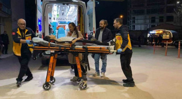 Aşk Üçgeni Kanlı Kavgaya Dönüştü: İki Genç Kız Yaralandı