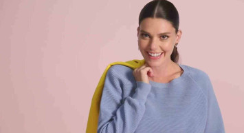 Aslı Enver mini şortu ile ortalığı kasıp kavurdu! Yeni imajı takipçilerinden tam not aldı