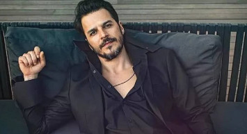 Aslı Enver’in yeni partneri belli oldu! Arayış dizisinin erkek başrolü Mehmet Günsür oldu