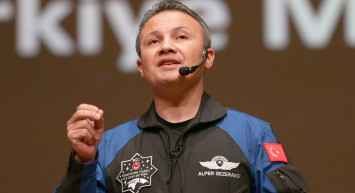 Astronot Gezeravcı gençlere seslendi: ‘‘Alper Gezeravcı olmaya çalışmayın!’’