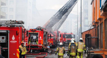 Ataşehir'de Mobilya Fabrikasında Korkutan Yangın!