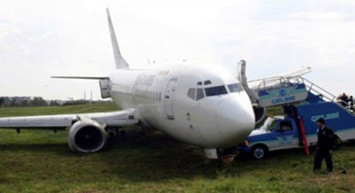 Atatürk Havalimanı'na iniş yapan özel uçak pistten çıktı