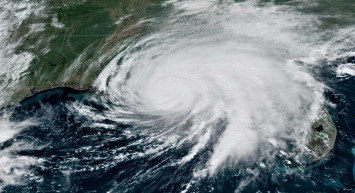 Atlantik'te bir ülkeyi yok edebilecek şiddette kasırga tehlikesi!