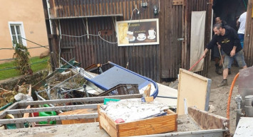 Avrupa Sele Teslim! Ölümle Burun Buruna Avusturya'da Türk Çifti Komşuları Kurtardı