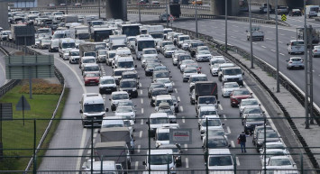 Avrupa ve Anadolu Yakası'nda trafik krizi: İş günü başladı, yoğunluk arttı!
