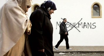 Avrupa'nın Müslüman nefreti bitmiyor! İsveç'li öğretmenin yabancı öğrencilere tutumu sosyal medyada gündem oldu