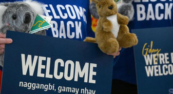 Avusturalya Kapılarını Ziyaretçilerine Açtı: Havaalanında Duygusal Anlar