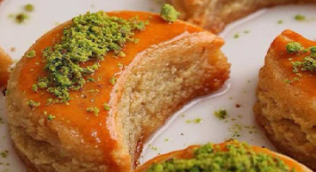 Ay tatlısı tarifi : en güzel ve lezzetli ay tatlısı nasıl yapılır? Ay tatlısı malzemeleri ve pratik tarifi