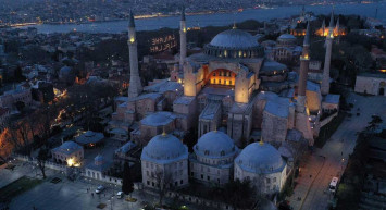 Ayasofya Camii'nde teravih namazı kılındı: 88 yıl sonra bir ilk