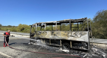 Aydın’da Seyir Halindeki Tur Aracı Alev Alev Yandı