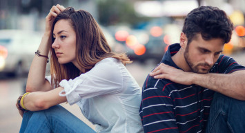 Ayrılık acısını önce kalbimize sonrada beynimize hançer gibi saplıyor!