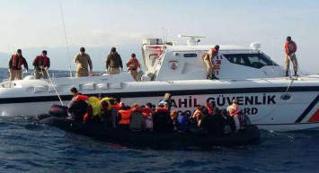 Ayvacık'ta Kaçmaya Çalışan 18 Düzensiz Göçmen Yakalandı