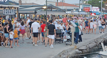 Ayvalık’ta Tatilci Akını! Girişler Durdu