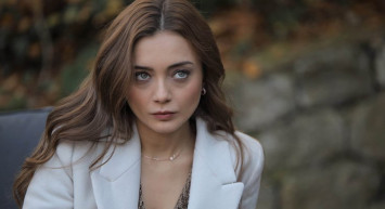 Aziz dizisinin Dilruba'sı Damla Sönmez ünlü şarkıcı Murat Boz'la aşk yaşadığı iddialarına itiraf gibi yanıt verdi