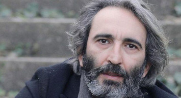 Aziz dizisinin ünlü oyuncusu Fırat Tanış eşinden ayrılır ayrılmaz yeni bir aşka yelken açtı