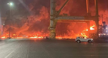 BAE'de Korkutan Drone Saldırısı: Akaryakıt Yüklü Tankerler Havaya Uçtu!