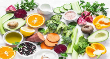 Bağışıklık sistemini güçlendirmek için hangi besinler tüketilir? Bağışıklık sistemi düşmanlarını sakın ağzınıza sürmeyin! Bağışıklık sistemi için tercih edilecek yiyecekler