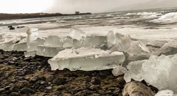 Baharın Gelmesiyle Çözülen Çıldır Gölü 'Kristal Göl'e Dönüştü