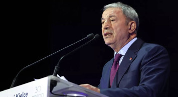 Bakan Akar Yunan mevkidaşına yanıt verdi: Kendilerini gülünç duruma düşürüyorlar