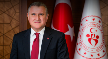 Bakan Bak: 'Futbolda pozitif bir gündemle ilerlemeliyiz'